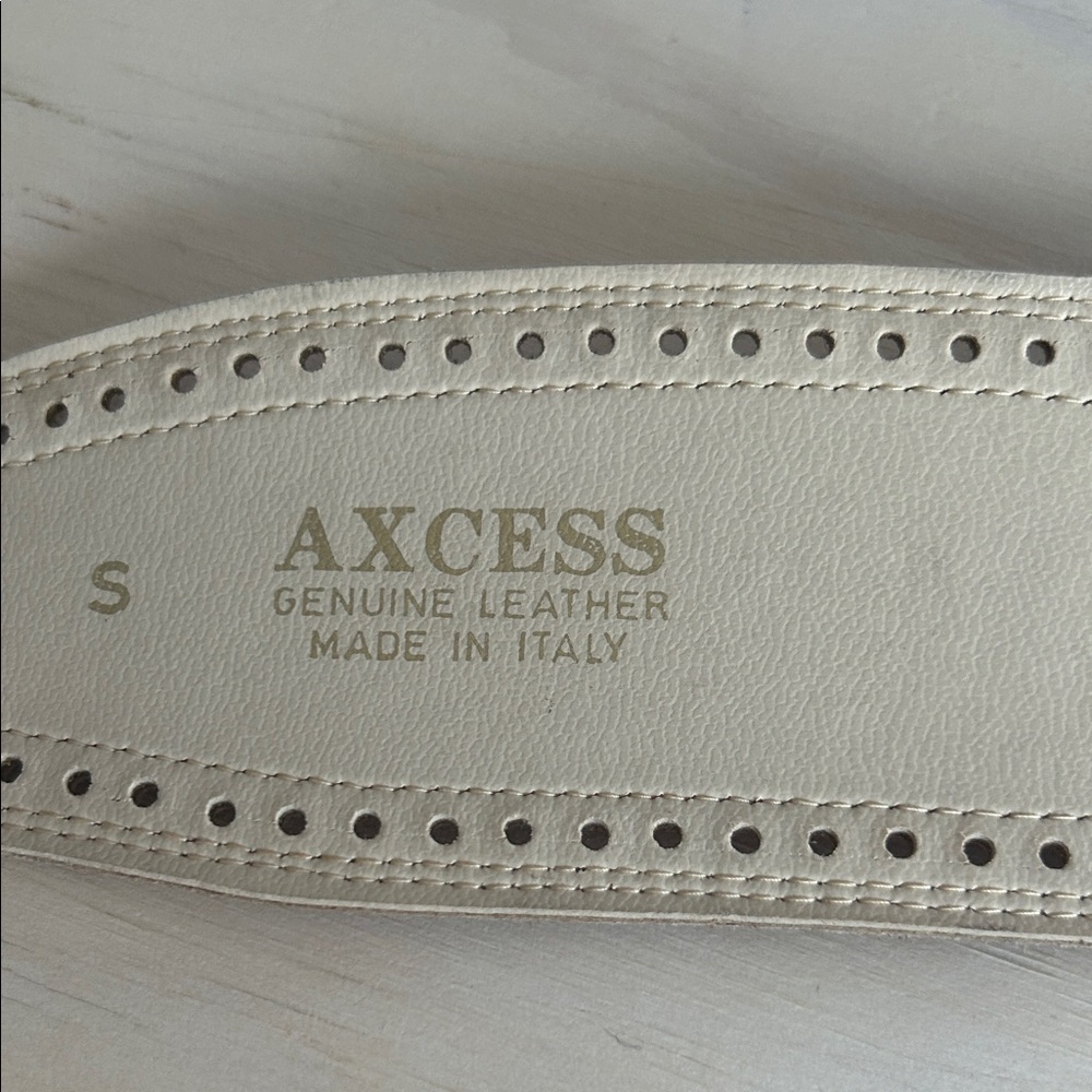 Axcess Cream Leather Belt - Picture 3 of 4